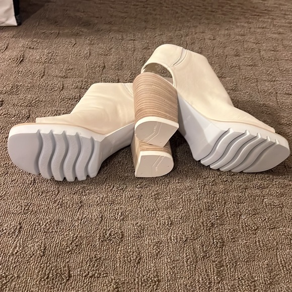 Open toed sandals from Browns Couture - Picture 3 of 5